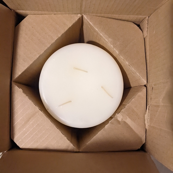 New PartLite 3 Wick unscented 6"x8" ivory pillar candle - Picture 5 of 6